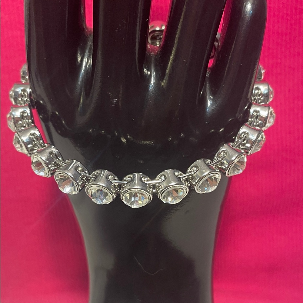 Cable link bracelet Featuring Large solitaire crystals and a magnetic closure. - Picture 2 of 7